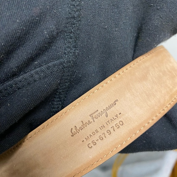 Men’s ferragamo burgundy and black reversible belt. Size 42 - Picture 3 of 4